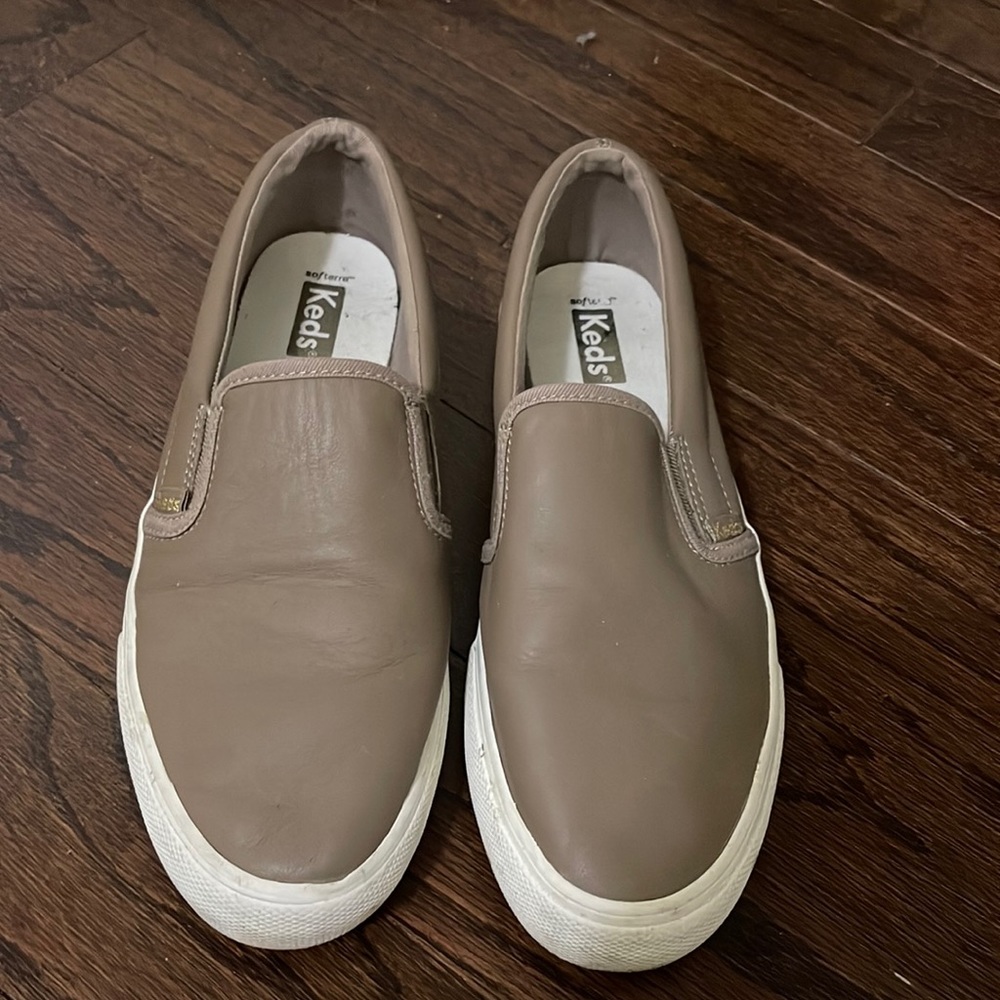 Brown leather keds